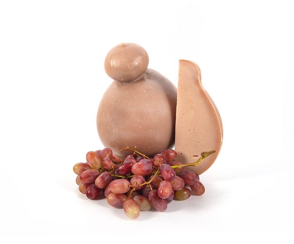 Il Caciocavallo al Vino Rosso Primitivo – Caseificio La Valle